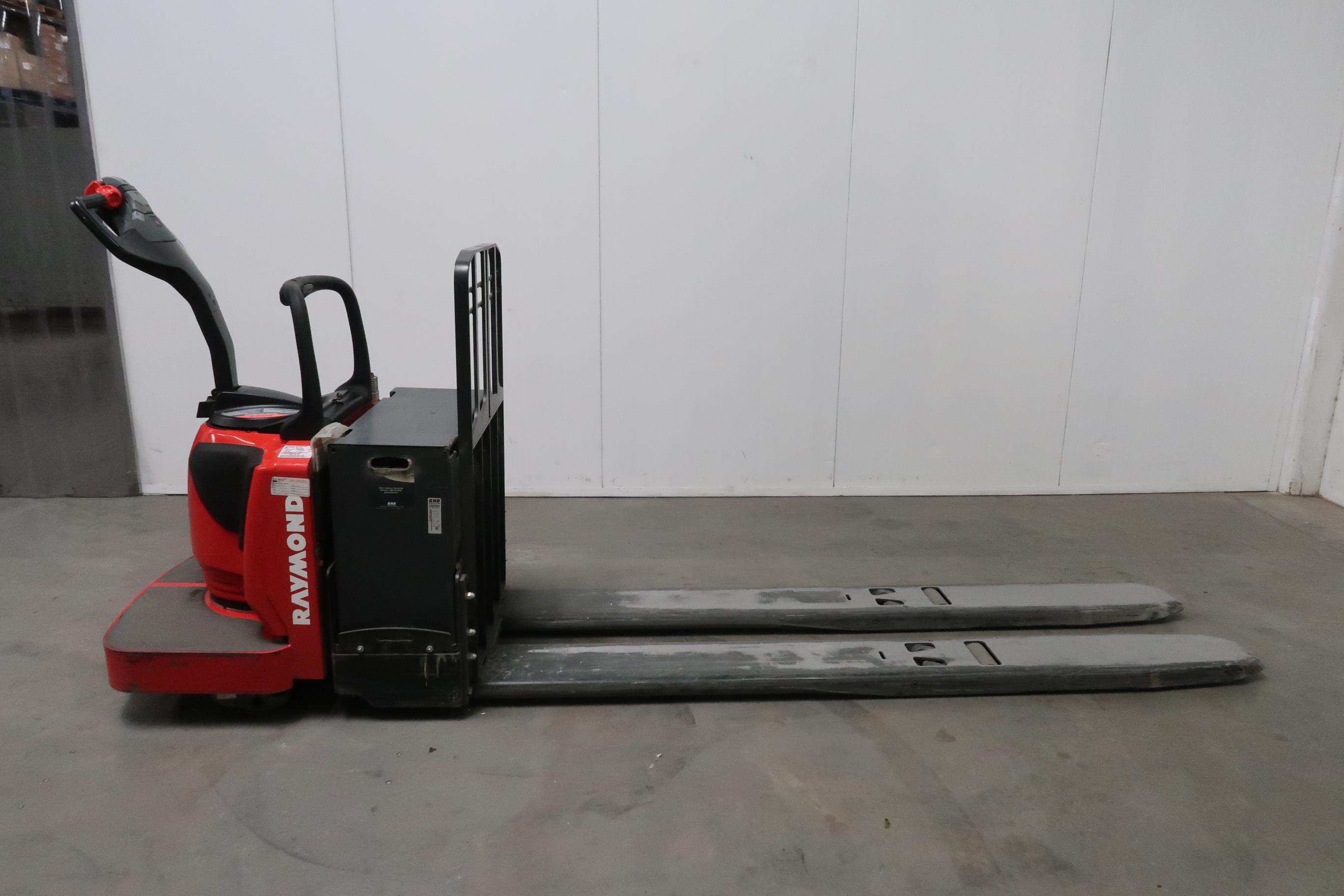 2013 Raymond 8410 Electric End Rider Double Pallet Truck Pallet Jack